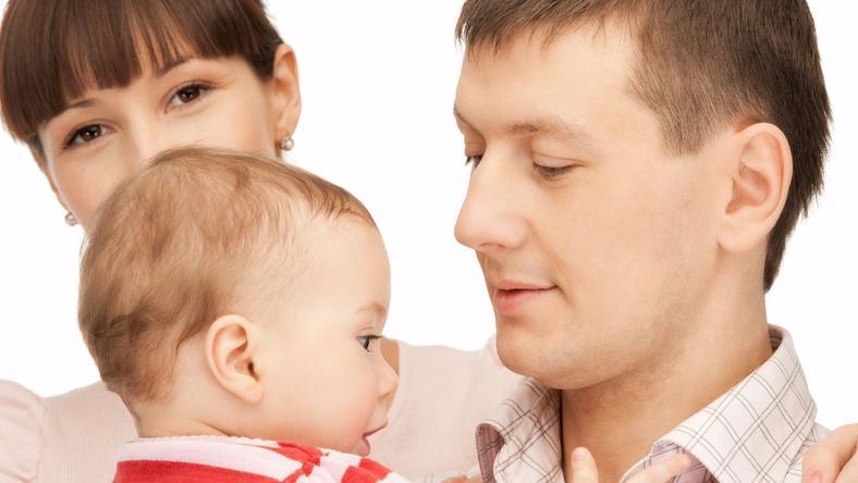 比起丧偶式育儿,让妈妈们更加瑟瑟发抖的是诈尸型育儿